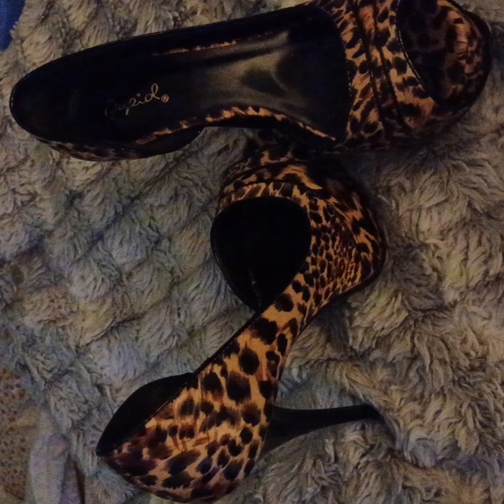 Super cute Leopard Peep Toe Stilletos